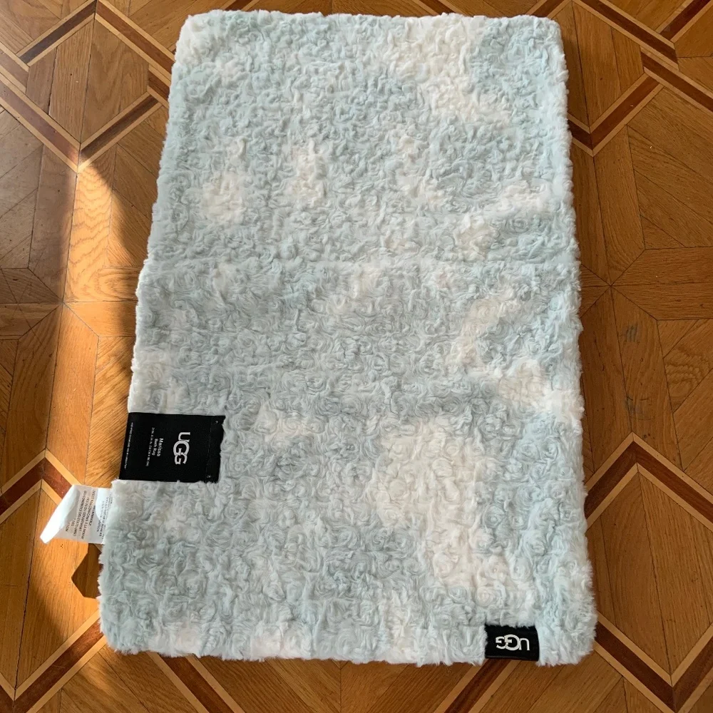 NWT Marissa bath rug